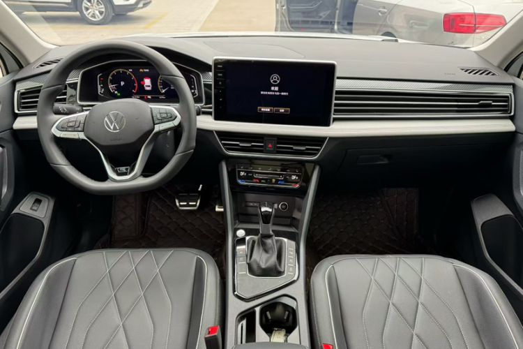 Used Volkswagen Tiguan L 2024 Outstanding Model 330TSI Automatic Two-Wheel Drive R-Line Dragon Glory Edition Interior 1