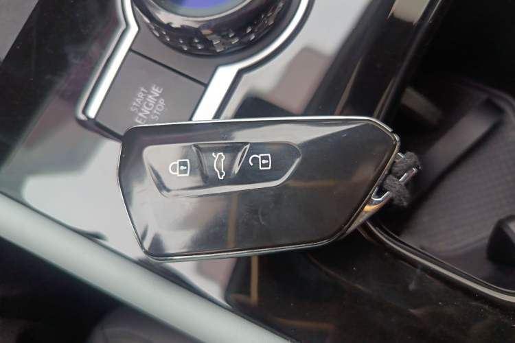 Used Volkswagen Tiguan L 2024 PRO 330TSI Two-Wheel Drive Smart Drive Edition Interior 1