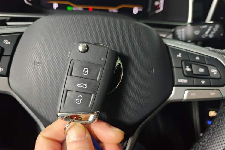 Used Volkswagen Tiguan L 2024 330TSI Automatic Two-Wheel Drive Smart Edition Interior 1