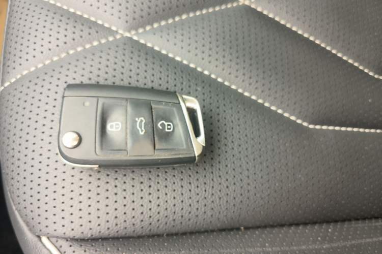 Used Volkswagen Tiguan L 2024 300TSI Automatic Two-Wheel Drive Smart Edition Interior 1