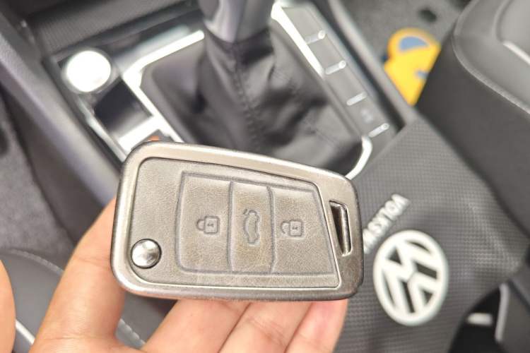 Used Volkswagen Tiguan L 2024 Outstanding Model 300TSI Automatic Two-Wheel Drive Longteng Edition Interior 1