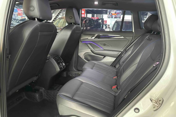Used Volkswagen Tiguan L 2024 PRO 330TSI Two-Wheel Drive R-Line Smart Edition Interior 1