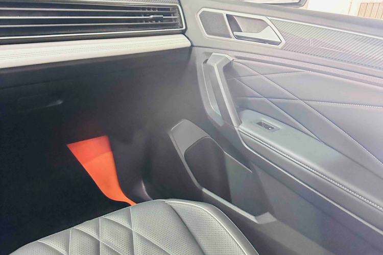 Used Volkswagen Tiguan L 2024 330TSI Automatic Two-Wheel Drive R-Line Enhanced Edition Interior 11