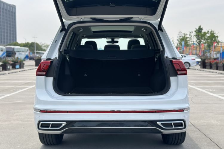 Used Volkswagen Tiguan L 2024 330TSI Automatic Two-Wheel Drive R-Line Enhanced Edition Interior 11