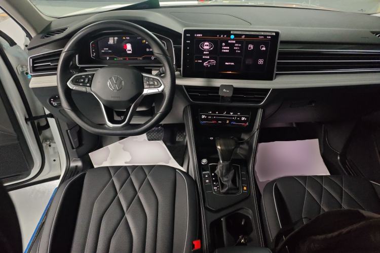 Used Volkswagen Tiguan L 2024 330TSI Automatic Two-Wheel Drive Smart Edition Interior 2
