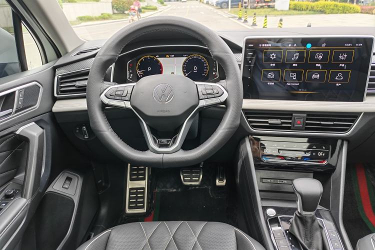 Used Volkswagen Tiguan L 2024 330TSI Automatic Two-Wheel Drive R-Line Enhanced Edition Interior 2