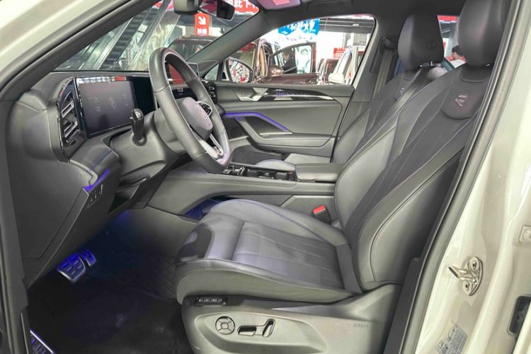 Used Volkswagen Tiguan L 2024 PRO 330TSI Two-Wheel Drive R-Line Smart Edition Interior 2
