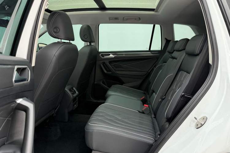 Used Volkswagen Tiguan L 2024 330TSI Automatic Two-Wheel Drive R-Line Enhanced Edition Interior 2