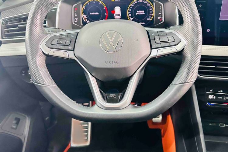 Used Volkswagen Tiguan L 2024 330TSI Automatic Two-Wheel Drive R-Line Enhanced Edition Interior 3