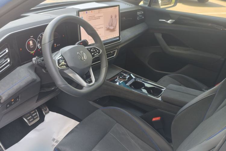 Used Volkswagen Tiguan L 2024 PRO 380TSI Four-Wheel Drive R-Line Prestige Edition Interior 3