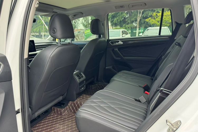 Used Volkswagen Tiguan L 2024 Outstanding Model 330TSI Automatic Two-Wheel Drive R-Line Dragon Glory Edition Interior 4