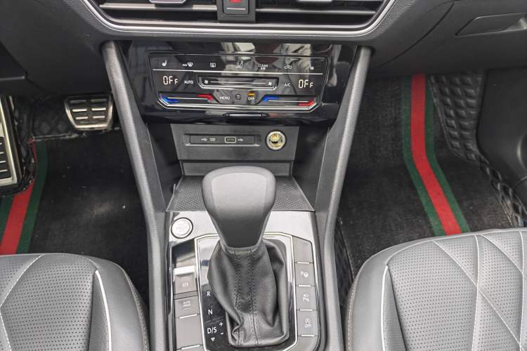 Used Volkswagen Tiguan L 2024 330TSI Automatic Two-Wheel Drive R-Line Enhanced Edition Interior 4