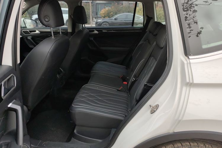 Used Volkswagen Tiguan L 2024 300TSI Automatic Two-Wheel Drive Smart Edition Interior 4