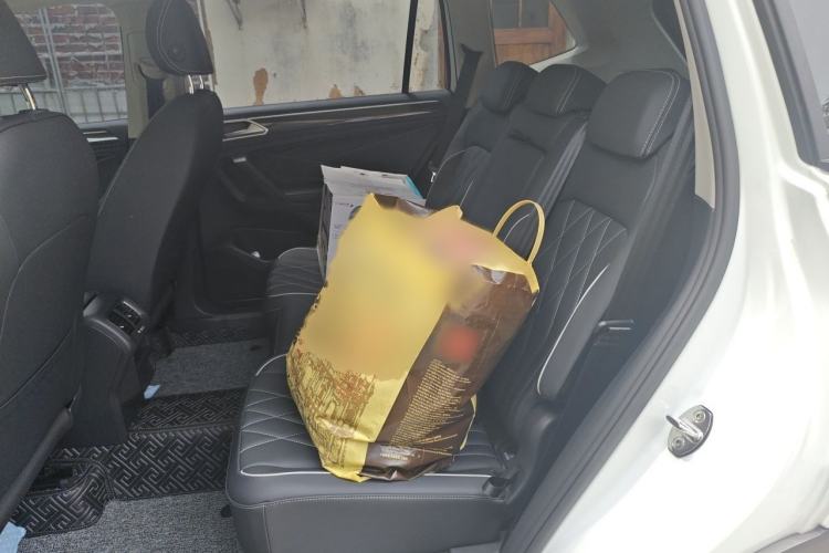 Used Volkswagen Tiguan L 2024 Outstanding Model 300TSI Automatic Two-Wheel Drive Longteng Edition Interior 4