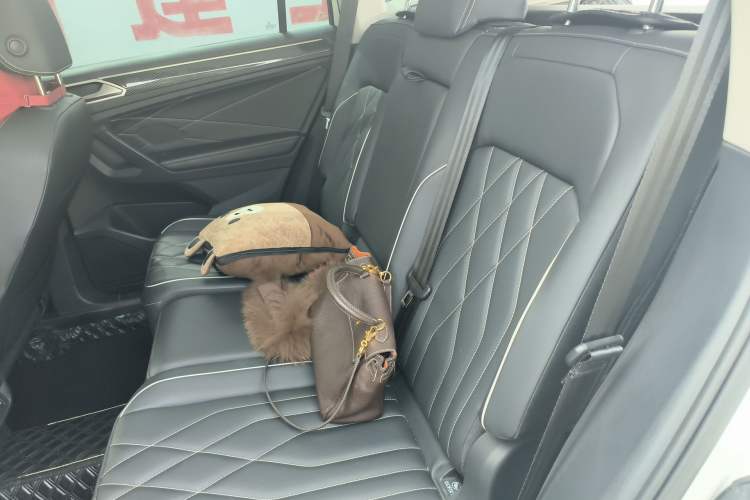 Used Volkswagen Tiguan L 2024 330TSI Automatic Two-Wheel Drive R-Line Enhanced Edition Interior 4