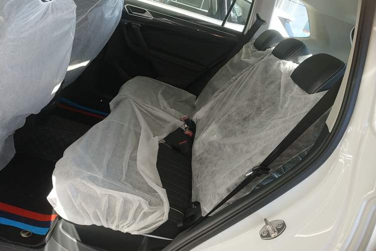 Used Volkswagen Tiguan L 2024 Outstanding Model 330TSI Automatic Two-Wheel Drive R-Line Dragon Glory Edition Interior 4