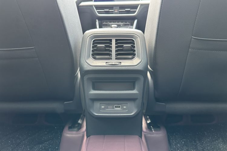 Used Volkswagen Tiguan L 2024 330TSI Automatic Two-Wheel Drive R-Line Enhanced Edition Interior 5