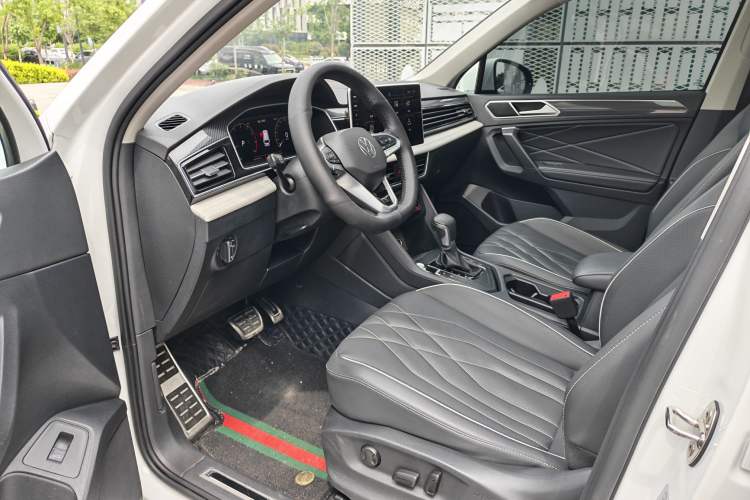 Used Volkswagen Tiguan L 2024 330TSI Automatic Two-Wheel Drive R-Line Enhanced Edition Interior 5