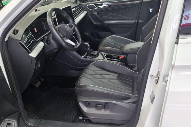 Used Volkswagen Tiguan L 2024 Outstanding Model 300TSI Automatic Two-Wheel Drive Longteng Edition Interior 5