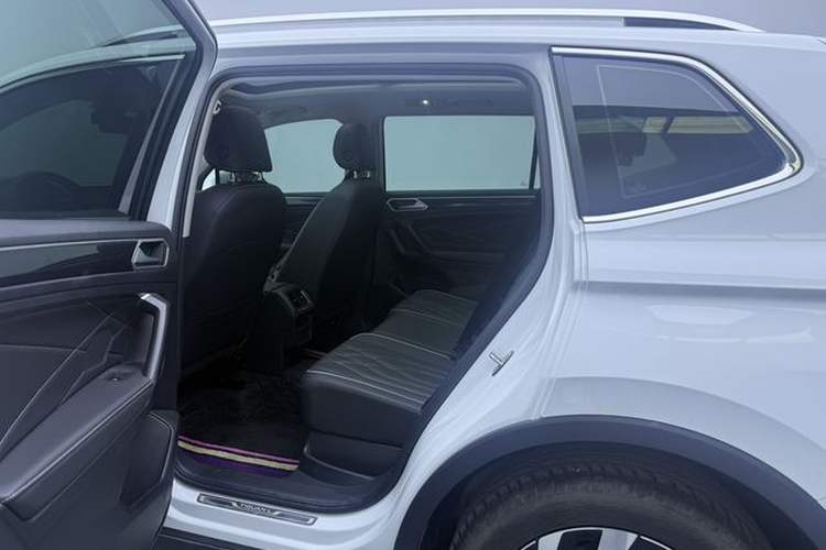 Used Volkswagen Tiguan L 2024 300TSI Automatic Two-Wheel Drive Smart Edition Interior 5