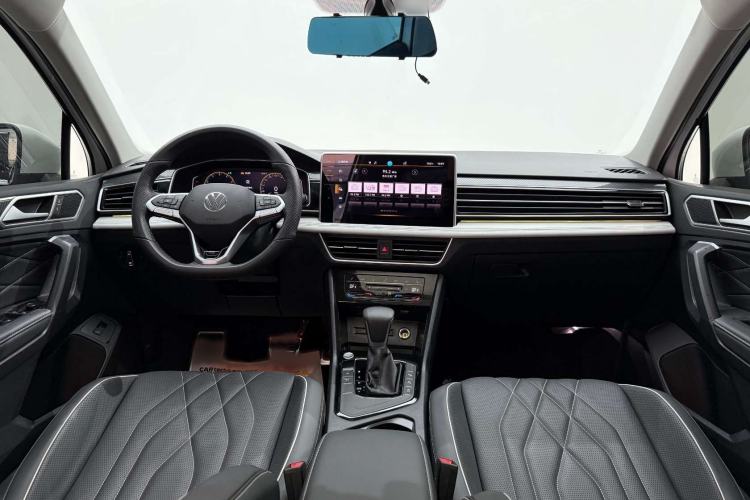 Used Volkswagen Tiguan L 2024 330TSI Automatic Two-Wheel Drive R-Line Enhanced Edition Interior 5