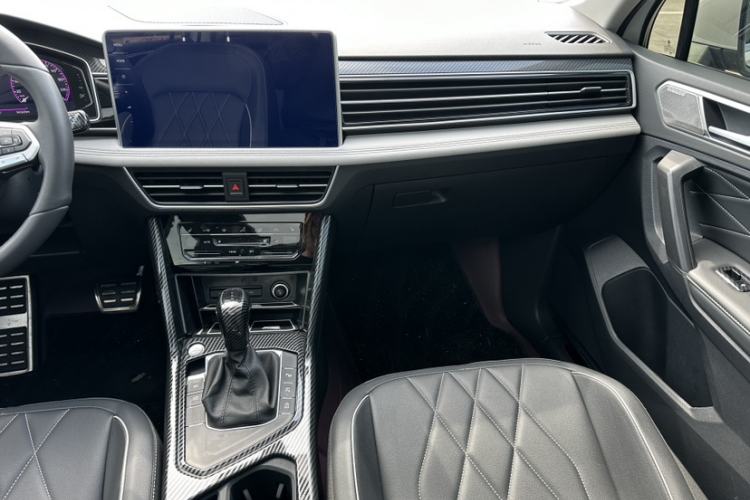 Used Volkswagen Tiguan L 2024 330TSI Automatic Two-Wheel Drive R-Line Enhanced Edition Interior 6