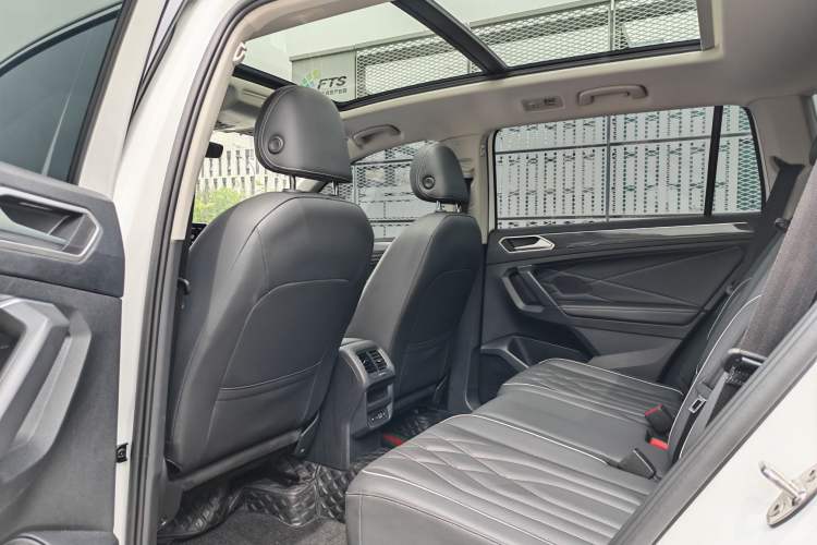 Used Volkswagen Tiguan L 2024 330TSI Automatic Two-Wheel Drive R-Line Enhanced Edition Interior 6