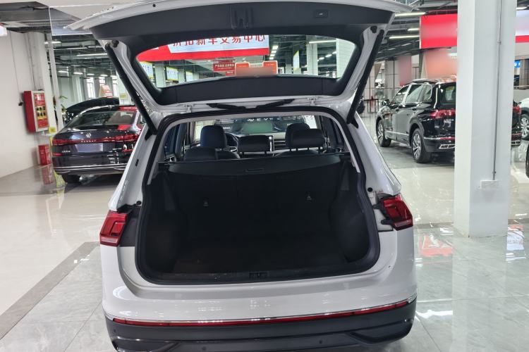 Used Volkswagen Tiguan L 2024 Outstanding Model 300TSI Automatic Two-Wheel Drive Longteng Edition Interior 6