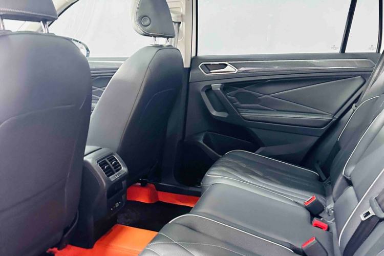 Used Volkswagen Tiguan L 2024 330TSI Automatic Two-Wheel Drive R-Line Enhanced Edition Interior 8