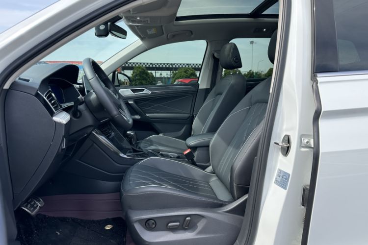Used Volkswagen Tiguan L 2024 330TSI Automatic Two-Wheel Drive R-Line Enhanced Edition Interior 8