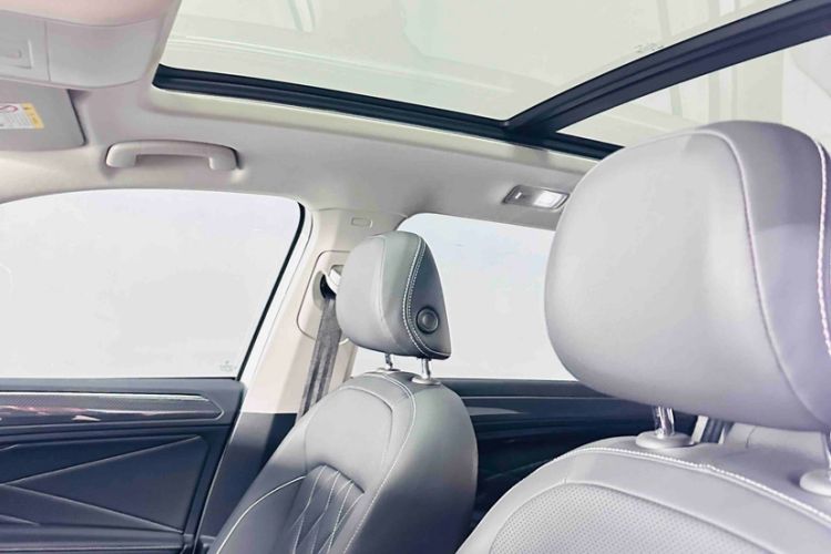 Used Volkswagen Tiguan L 2024 330TSI Automatic Two-Wheel Drive R-Line Enhanced Edition Interior 9
