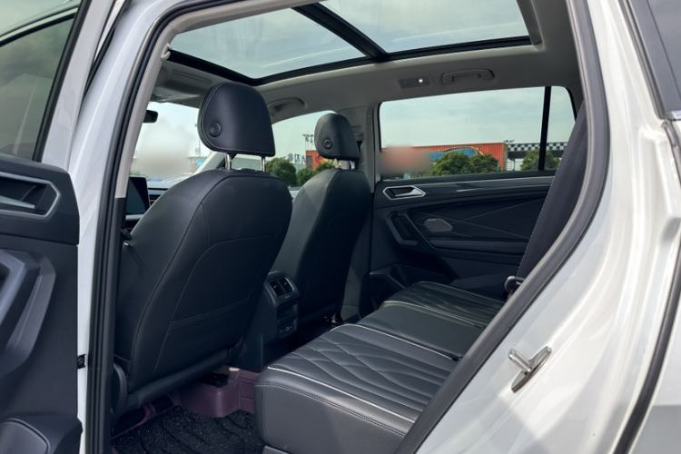 Used Volkswagen Tiguan L 2024 330TSI Automatic Two-Wheel Drive R-Line Enhanced Edition Interior 9