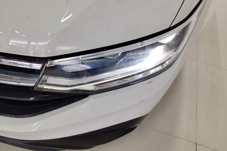 Used Volkswagen Tiguan L 2024 Outstanding Model 300TSI Automatic Two-Wheel Drive Longteng Edition Left Front Headlight