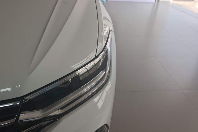 Used Volkswagen Tiguan L 2024 Outstanding Model 330TSI Automatic Two-Wheel Drive R-Line Dragon Glory Edition Left Front Headlight