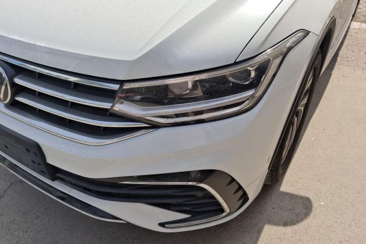 Used Volkswagen Tiguan L 2024 Outstanding Model 330TSI Automatic Two-Wheel Drive R-Line Dragon Glory Edition Left Front Headlight