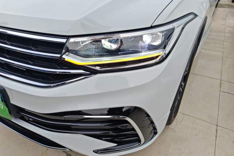 Used Volkswagen Tiguan L 2024 Outstanding Model 330TSI Automatic Two-Wheel Drive R-Line Dragon Glory Edition Left Front Headlight