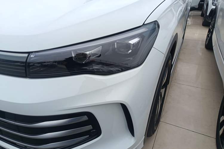 Used Volkswagen Tiguan L 2024 PRO 330TSI Two-Wheel Drive Smart Drive Edition Left Front Headlight