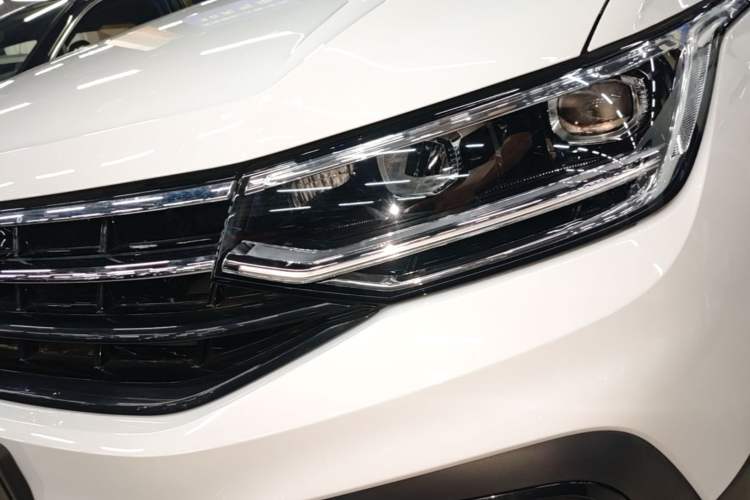 Used Volkswagen Tiguan L 2024 300TSI Automatic Two-Wheel Drive Smart Edition Left Front Headlight