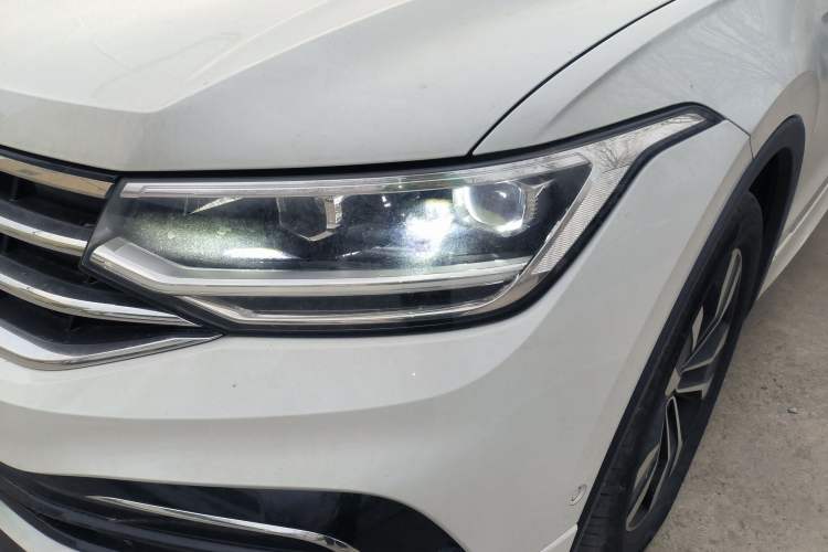 Used Volkswagen Tiguan L 2024 Outstanding Model 330TSI Automatic Two-Wheel Drive R-Line Dragon Glory Edition Left Front Headlight