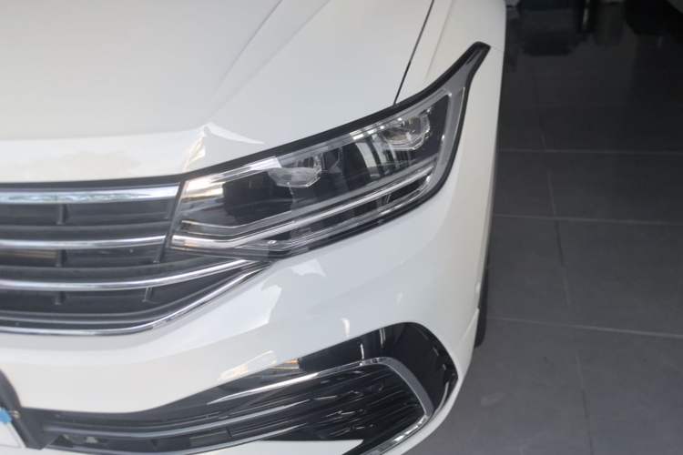 Used Volkswagen Tiguan L 2024 330TSI Automatic Two-Wheel Drive R-Line Enhanced Edition Left Front Headlight