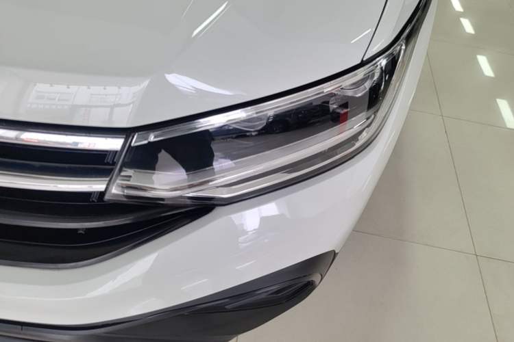 Used Volkswagen Tiguan L 2024 Outstanding Model 300TSI Automatic Two-Wheel Drive Longteng Edition Left Front Headlight