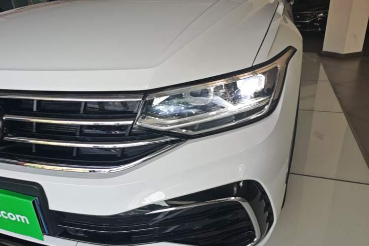 Used Volkswagen Tiguan L 2024 Outstanding Model 330TSI Automatic Two-Wheel Drive R-Line Dragon Glory Edition Left Front Headlight
