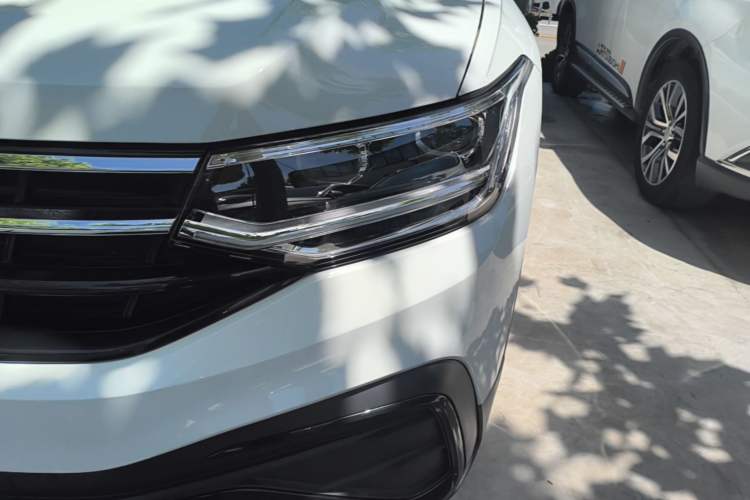 Used Volkswagen Tiguan L 2024 Outstanding Model 300TSI Automatic Two-Wheel Drive Longteng Edition Left Front Headlight