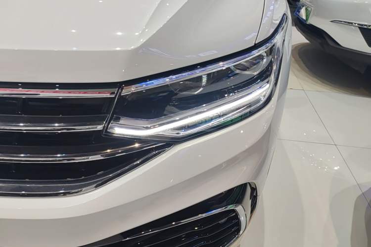 Used Volkswagen Tiguan L 2024 300TSI Automatic Two-Wheel Drive Smart Edition Left Front Headlight
