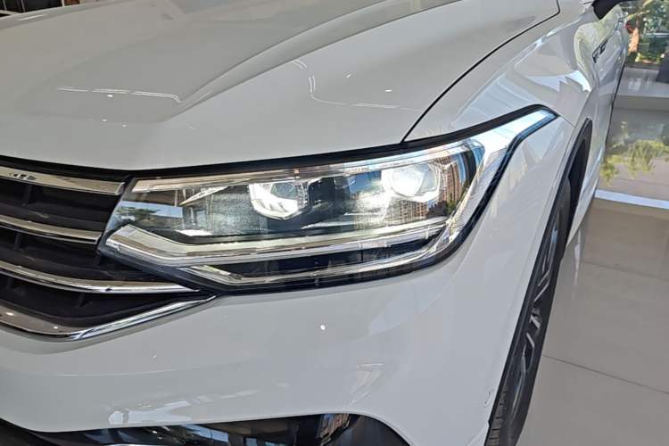 Used Volkswagen Tiguan L 2024 330TSI Automatic Two-Wheel Drive R-Line Enhanced Edition Left Front Headlight