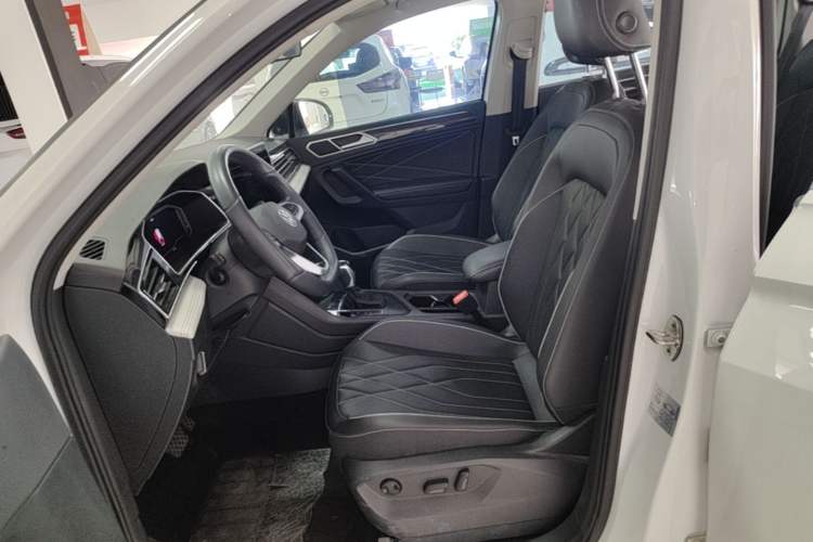 Used Volkswagen Tiguan L 2024 Outstanding Model 300TSI Automatic Two-Wheel Drive Longteng Edition Left Front Seat