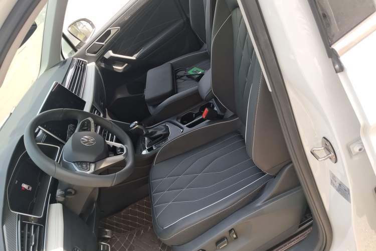 Used Volkswagen Tiguan L 2024 Outstanding Model 330TSI Automatic Two-Wheel Drive R-Line Dragon Glory Edition Left Front Seat