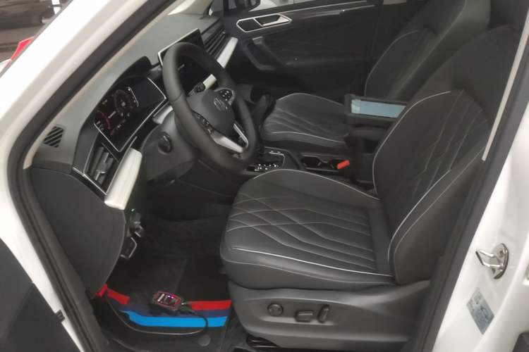 Used Volkswagen Tiguan L 2024 330TSI Automatic Two-Wheel Drive R-Line Enhanced Edition Left Front Seat