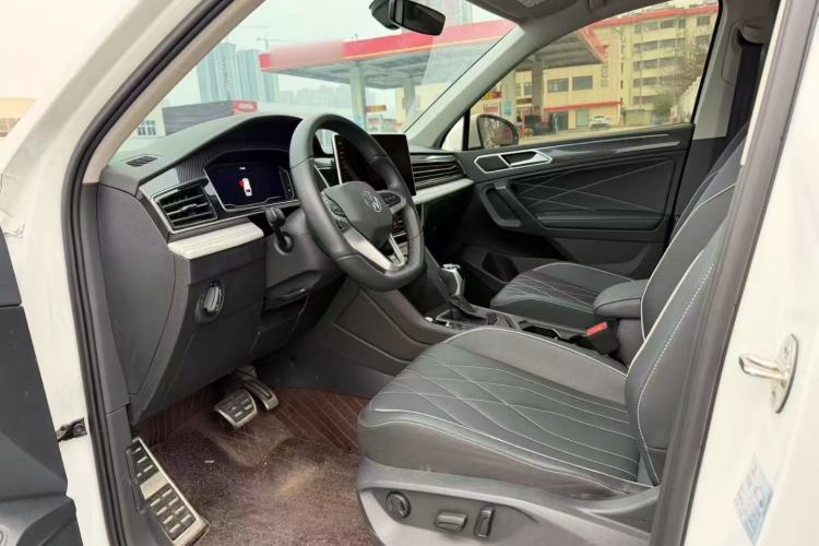 Used Volkswagen Tiguan L 2024 Outstanding Model 330TSI Automatic Two-Wheel Drive R-Line Dragon Glory Edition Left Front Seat