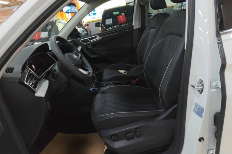 Used Volkswagen Tiguan L 2024 Outstanding Model 300TSI Automatic Two-Wheel Drive Longteng Edition Left Front Seat